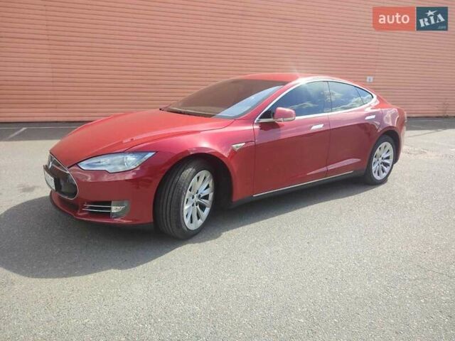 Красный Тесла Модель С, объемом двигателя 0 л и пробегом 251 тыс. км за 12900 $, фото 1 на Automoto.ua