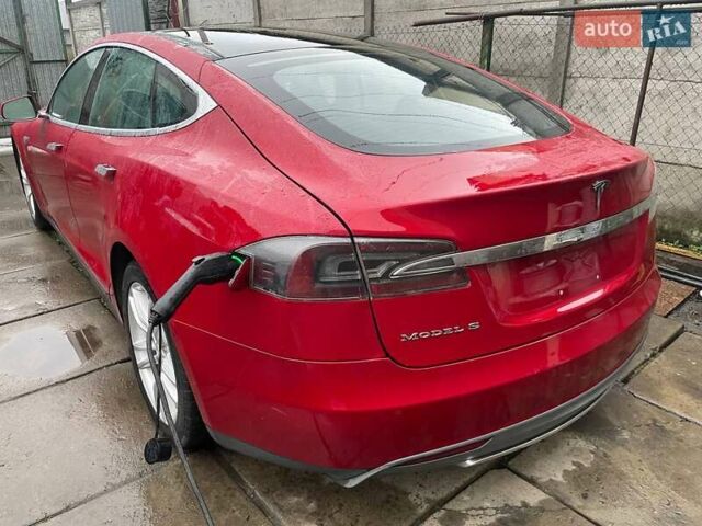 Красный Тесла Модель С, объемом двигателя 0 л и пробегом 186 тыс. км за 11500 $, фото 6 на Automoto.ua