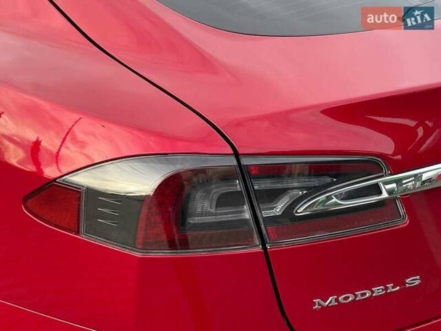 Червоний Тесла Модель С, об'ємом двигуна 0 л та пробігом 236 тис. км за 12999 $, фото 15 на Automoto.ua