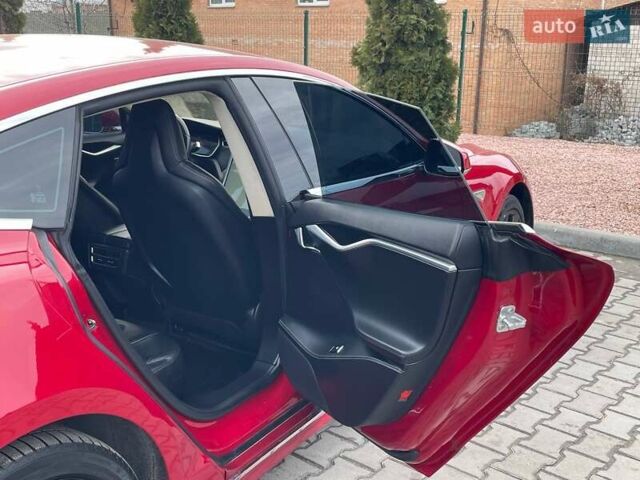 Червоний Тесла Модель С, об'ємом двигуна 0 л та пробігом 236 тис. км за 12999 $, фото 39 на Automoto.ua