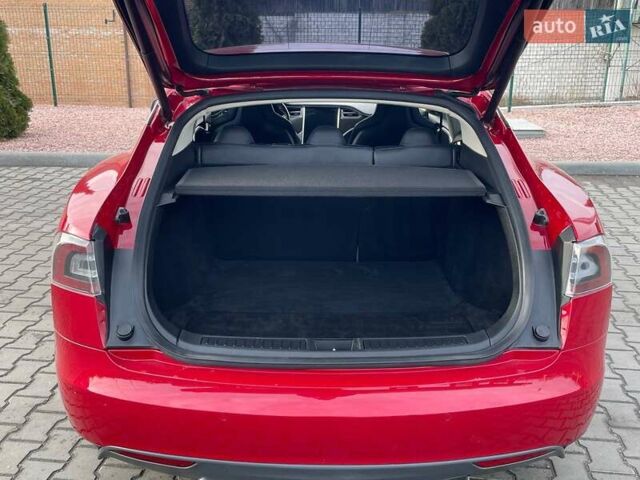 Червоний Тесла Модель С, об'ємом двигуна 0 л та пробігом 236 тис. км за 12999 $, фото 43 на Automoto.ua