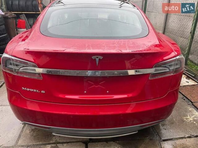 Красный Тесла Модель С, объемом двигателя 0 л и пробегом 186 тыс. км за 11500 $, фото 2 на Automoto.ua