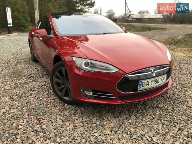 Красный Тесла Модель С, объемом двигателя 0 л и пробегом 353 тыс. км за 13400 $, фото 3 на Automoto.ua