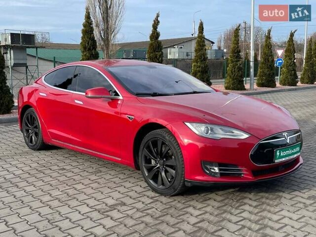 Красный Тесла Модель С, объемом двигателя 0 л и пробегом 236 тыс. км за 12999 $, фото 3 на Automoto.ua