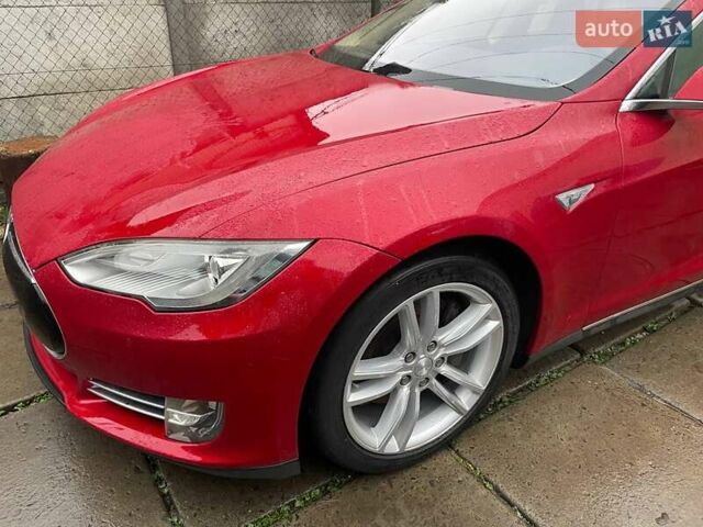 Красный Тесла Модель С, объемом двигателя 0 л и пробегом 186 тыс. км за 11500 $, фото 4 на Automoto.ua