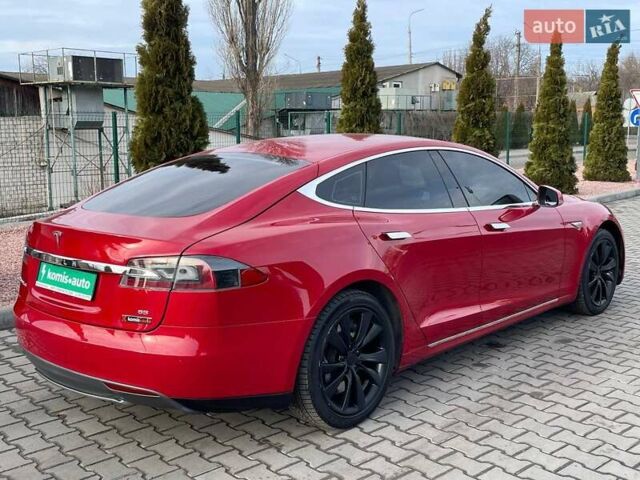 Красный Тесла Модель С, объемом двигателя 0 л и пробегом 236 тыс. км за 12999 $, фото 13 на Automoto.ua