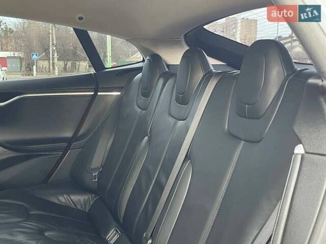 Червоний Тесла Модель С, об'ємом двигуна 0 л та пробігом 236 тис. км за 12999 $, фото 37 на Automoto.ua