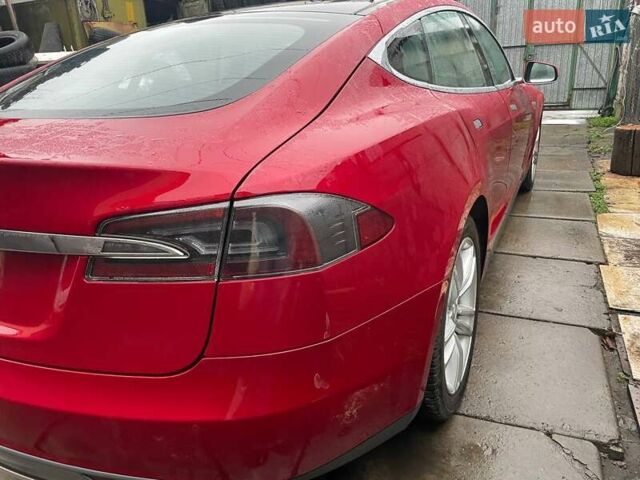 Красный Тесла Модель С, объемом двигателя 0 л и пробегом 186 тыс. км за 11500 $, фото 3 на Automoto.ua