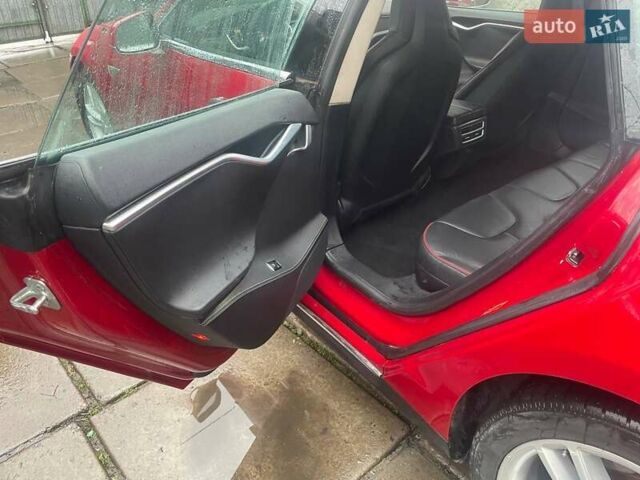 Красный Тесла Модель С, объемом двигателя 0 л и пробегом 186 тыс. км за 11500 $, фото 10 на Automoto.ua