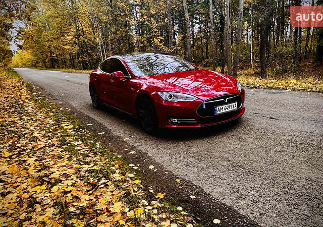 Красный Тесла Модель С, объемом двигателя 0 л и пробегом 150 тыс. км за 11862 $, фото 2 на Automoto.ua