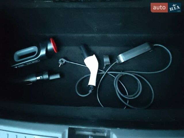 Красный Тесла Модель С, объемом двигателя 0 л и пробегом 274 тыс. км за 14900 $, фото 12 на Automoto.ua