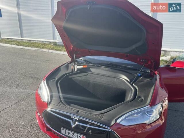 Красный Тесла Модель С, объемом двигателя 0 л и пробегом 108 тыс. км за 13900 $, фото 15 на Automoto.ua
