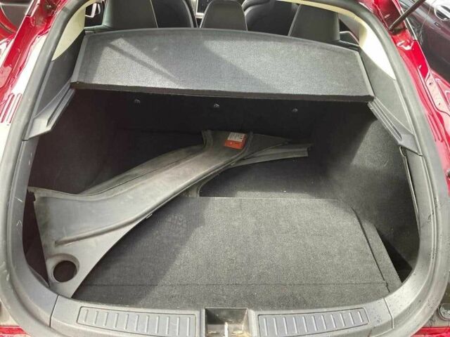 Красный Тесла Модель С, объемом двигателя 0 л и пробегом 322 тыс. км за 9990 $, фото 11 на Automoto.ua