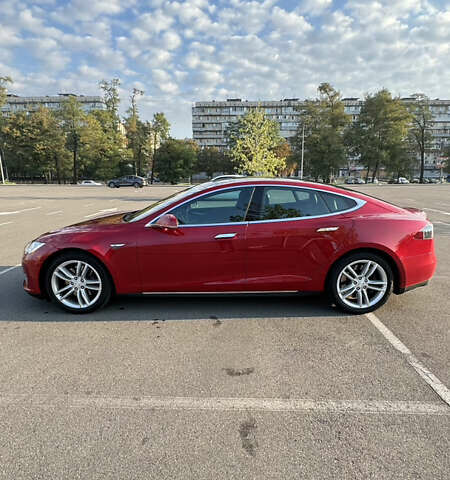 Красный Тесла Модель С, объемом двигателя 0 л и пробегом 168 тыс. км за 15300 $, фото 3 на Automoto.ua