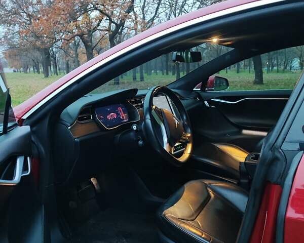 Красный Тесла Модель С, объемом двигателя 0 л и пробегом 274 тыс. км за 14900 $, фото 5 на Automoto.ua