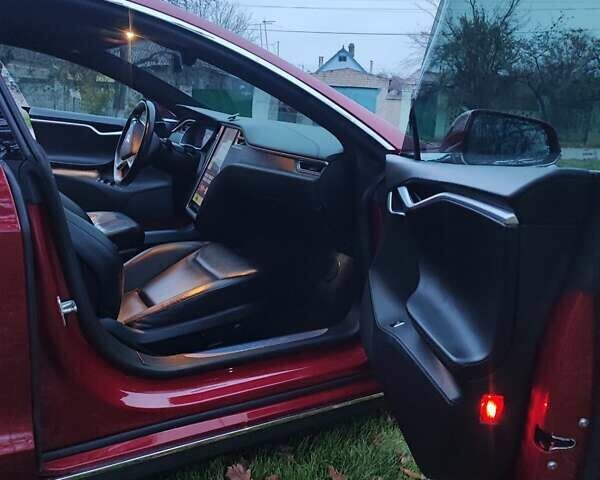 Красный Тесла Модель С, объемом двигателя 0 л и пробегом 274 тыс. км за 14900 $, фото 16 на Automoto.ua