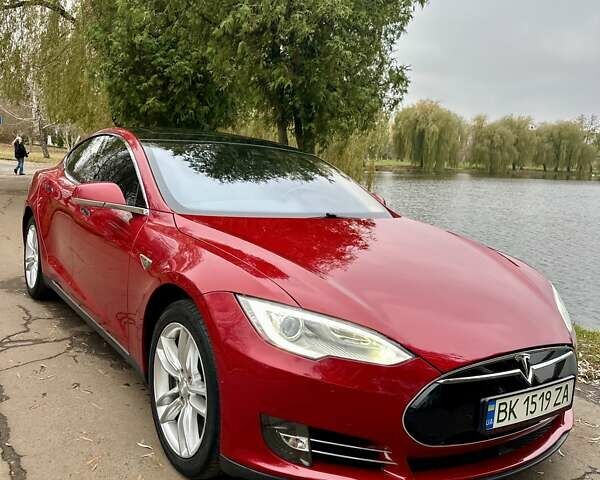 Червоний Тесла Модель С, об'ємом двигуна 0 л та пробігом 150 тис. км за 14850 $, фото 1 на Automoto.ua