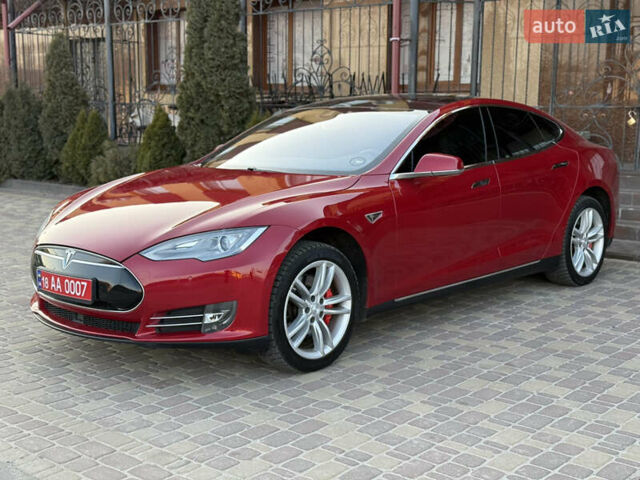 Красный Тесла Модель С, объемом двигателя 0 л и пробегом 116 тыс. км за 18500 $, фото 4 на Automoto.ua