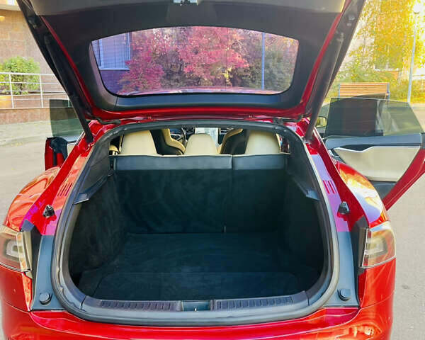 Червоний Тесла Модель С, об'ємом двигуна 0 л та пробігом 80 тис. км за 12800 $, фото 23 на Automoto.ua