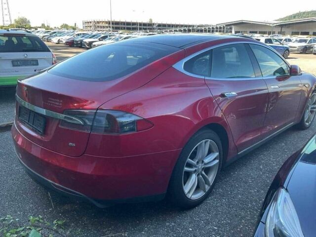 Красный Тесла Модель С, объемом двигателя 0 л и пробегом 322 тыс. км за 9990 $, фото 1 на Automoto.ua