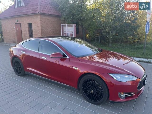 Красный Тесла Модель С, объемом двигателя 0 л и пробегом 201 тыс. км за 13800 $, фото 3 на Automoto.ua