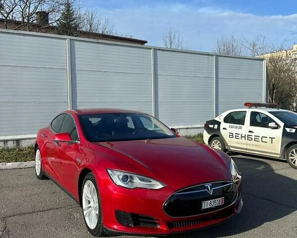 Красный Тесла Модель С, объемом двигателя 0 л и пробегом 108 тыс. км за 13900 $, фото 29 на Automoto.ua