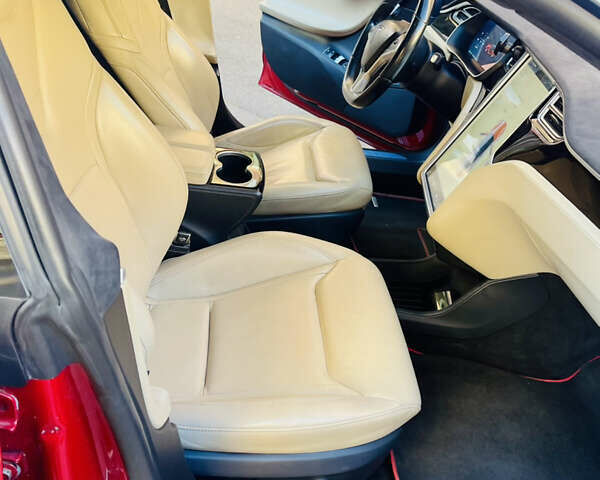 Червоний Тесла Модель С, об'ємом двигуна 0 л та пробігом 80 тис. км за 12800 $, фото 34 на Automoto.ua