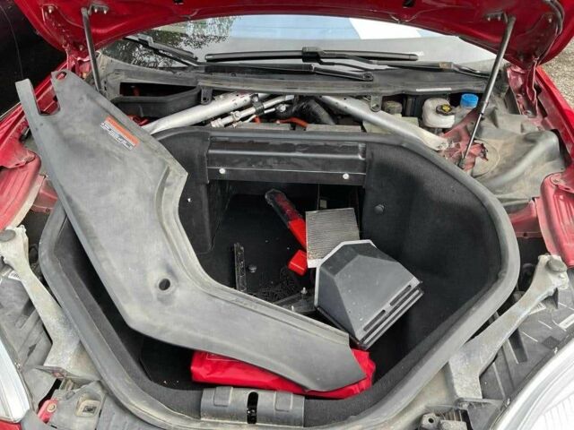 Красный Тесла Модель С, объемом двигателя 0 л и пробегом 322 тыс. км за 9990 $, фото 17 на Automoto.ua