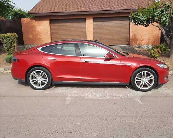 Красный Тесла Модель С, объемом двигателя 0 л и пробегом 150 тыс. км за 16650 $, фото 4 на Automoto.ua