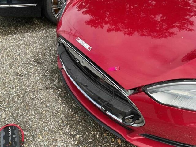 Красный Тесла Модель С, объемом двигателя 0 л и пробегом 322 тыс. км за 9990 $, фото 15 на Automoto.ua