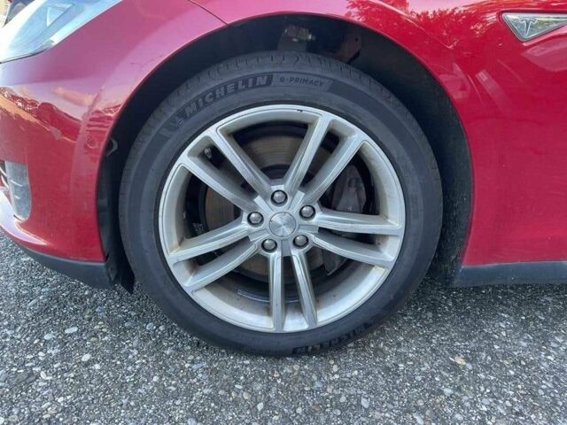 Красный Тесла Модель С, объемом двигателя 0 л и пробегом 322 тыс. км за 9990 $, фото 10 на Automoto.ua