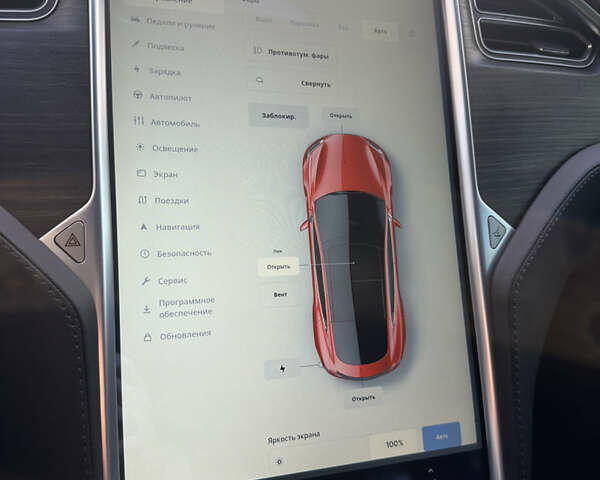 Красный Тесла Модель С, объемом двигателя 0 л и пробегом 49 тыс. км за 20999 $, фото 51 на Automoto.ua