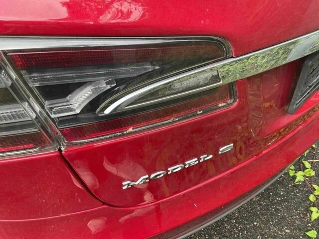 Красный Тесла Модель С, объемом двигателя 0 л и пробегом 322 тыс. км за 9990 $, фото 20 на Automoto.ua