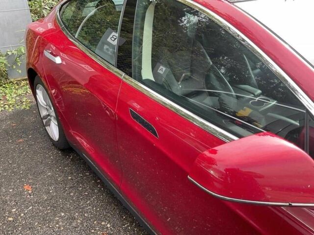 Красный Тесла Модель С, объемом двигателя 0 л и пробегом 322 тыс. км за 9990 $, фото 12 на Automoto.ua