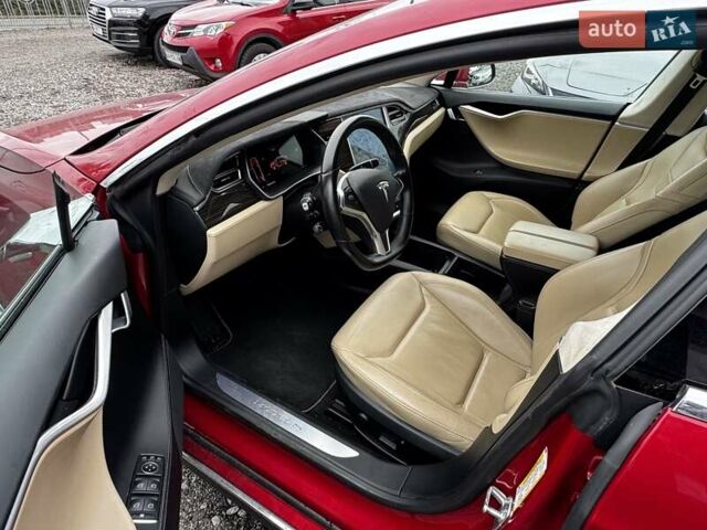 Красный Тесла Модель С, объемом двигателя 0 л и пробегом 88 тыс. км за 15900 $, фото 7 на Automoto.ua