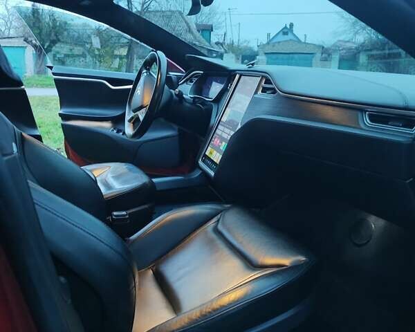 Красный Тесла Модель С, объемом двигателя 0 л и пробегом 274 тыс. км за 14900 $, фото 15 на Automoto.ua