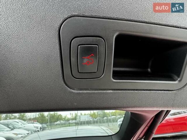 Красный Тесла Модель С, объемом двигателя 0 л и пробегом 88 тыс. км за 15900 $, фото 10 на Automoto.ua