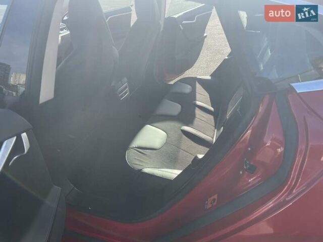 Красный Тесла Модель С, объемом двигателя 0 л и пробегом 108 тыс. км за 13900 $, фото 12 на Automoto.ua