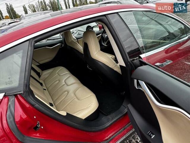 Красный Тесла Модель С, объемом двигателя 0 л и пробегом 88 тыс. км за 15900 $, фото 15 на Automoto.ua