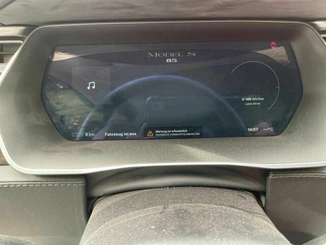 Красный Тесла Модель С, объемом двигателя 0 л и пробегом 322 тыс. км за 9990 $, фото 6 на Automoto.ua