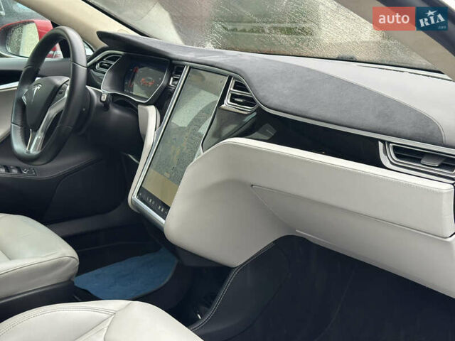 Красный Тесла Модель С, объемом двигателя 0 л и пробегом 188 тыс. км за 15300 $, фото 16 на Automoto.ua