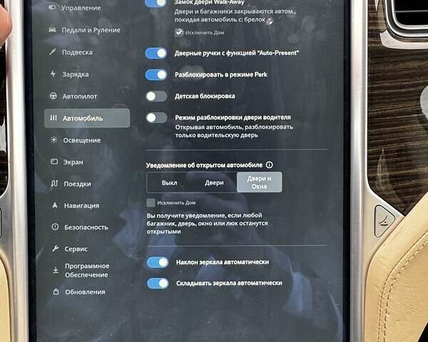 Красный Тесла Модель С, объемом двигателя 0 л и пробегом 88 тыс. км за 15900 $, фото 23 на Automoto.ua