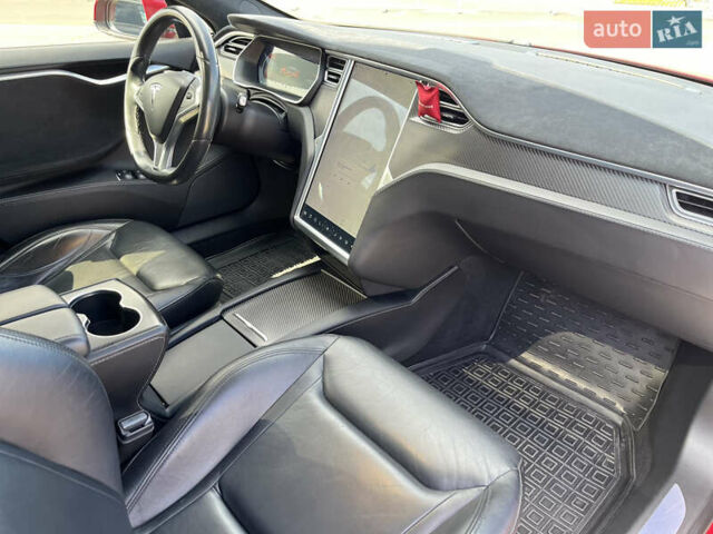 Красный Тесла Модель С, объемом двигателя 0 л и пробегом 118 тыс. км за 22500 $, фото 30 на Automoto.ua