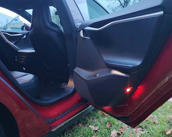 Красный Тесла Модель С, объемом двигателя 0 л и пробегом 274 тыс. км за 14900 $, фото 14 на Automoto.ua