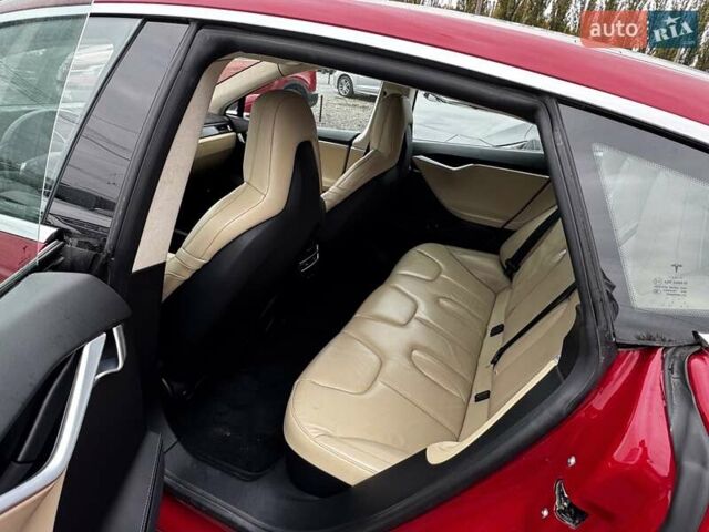 Красный Тесла Модель С, объемом двигателя 0 л и пробегом 88 тыс. км за 15900 $, фото 8 на Automoto.ua