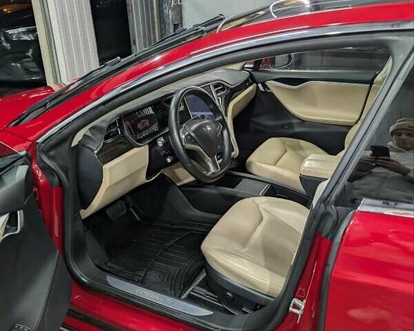 Червоний Тесла Модель С, об'ємом двигуна 0 л та пробігом 263 тис. км за 13500 $, фото 7 на Automoto.ua