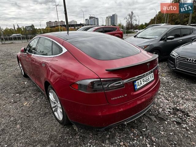 Красный Тесла Модель С, объемом двигателя 0 л и пробегом 88 тыс. км за 15900 $, фото 5 на Automoto.ua