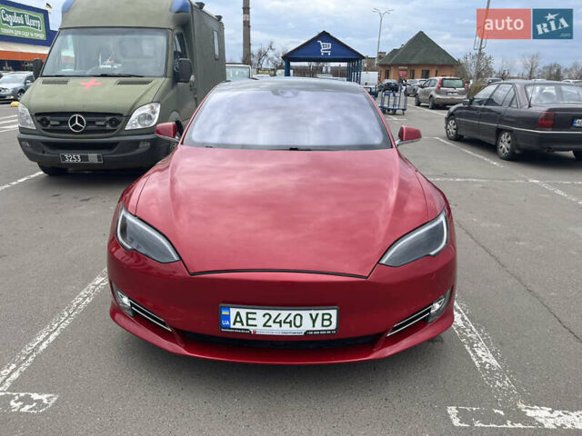 Красный Тесла Модель С, объемом двигателя 0 л и пробегом 176 тыс. км за 20000 $, фото 1 на Automoto.ua