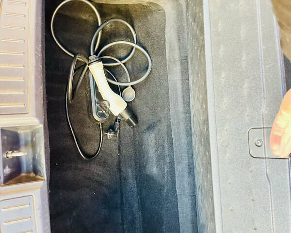 Червоний Тесла Модель С, об'ємом двигуна 0 л та пробігом 80 тис. км за 12800 $, фото 27 на Automoto.ua