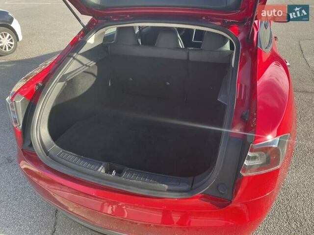 Красный Тесла Модель С, объемом двигателя 0 л и пробегом 108 тыс. км за 13900 $, фото 4 на Automoto.ua